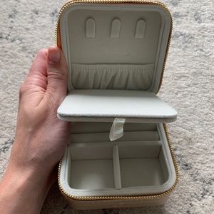 Jewelry case